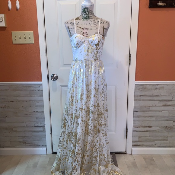 Stunning Alice + Olivia Yarra Bustier Gown - Picture 3 of 7